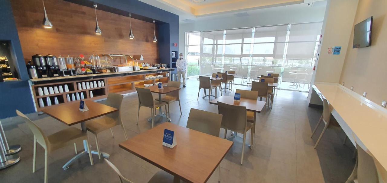 Microtel Inn & Suites By Wyndham San Luis Potosí Esterno foto