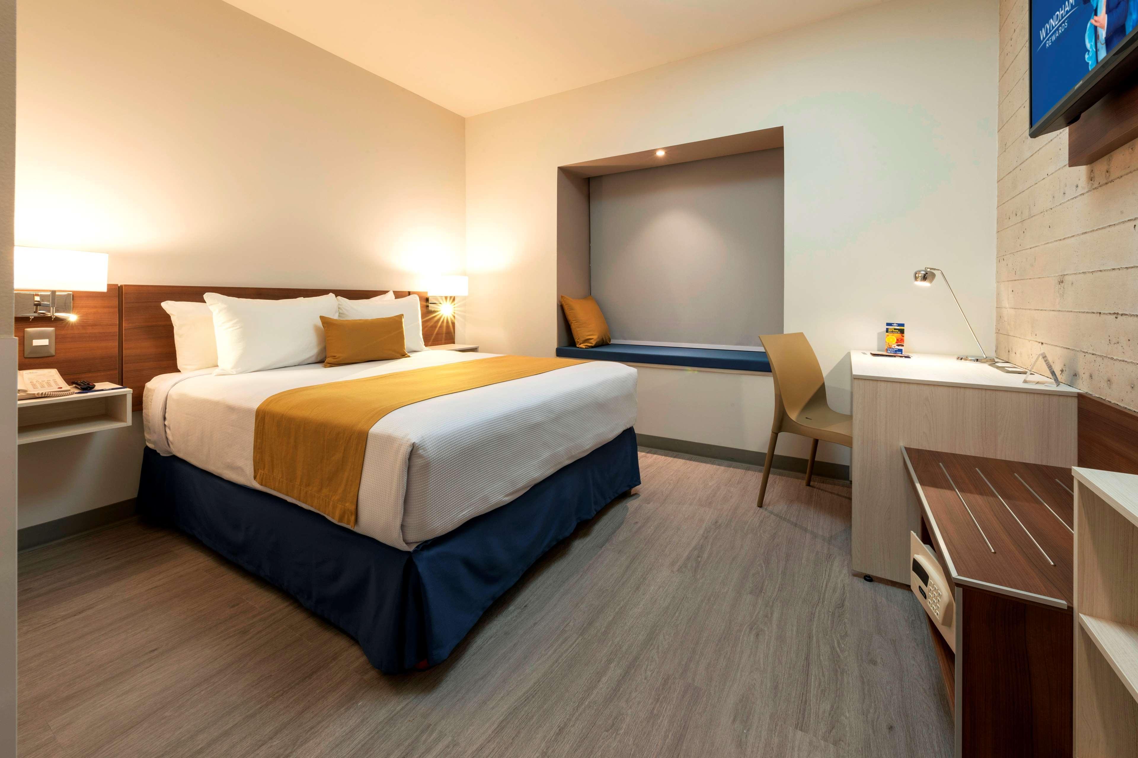 Microtel Inn & Suites By Wyndham San Luis Potosí Esterno foto