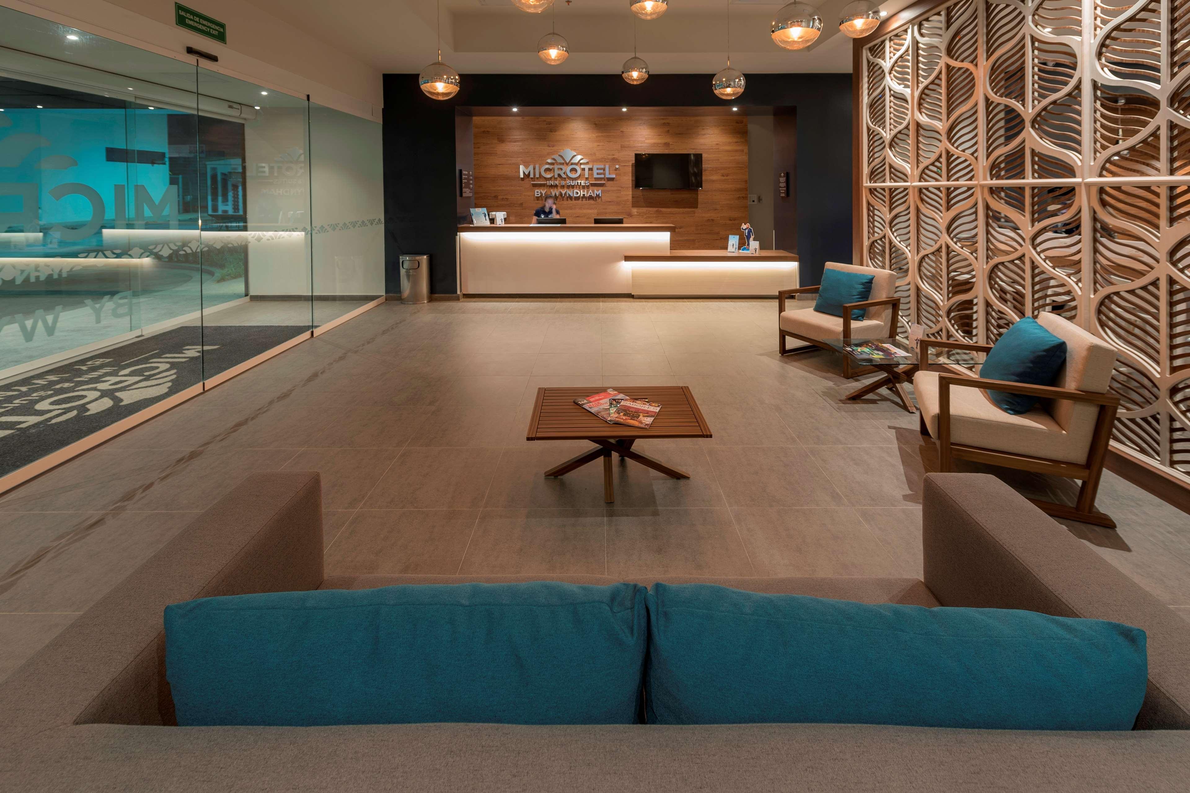 Microtel Inn & Suites By Wyndham San Luis Potosí Esterno foto