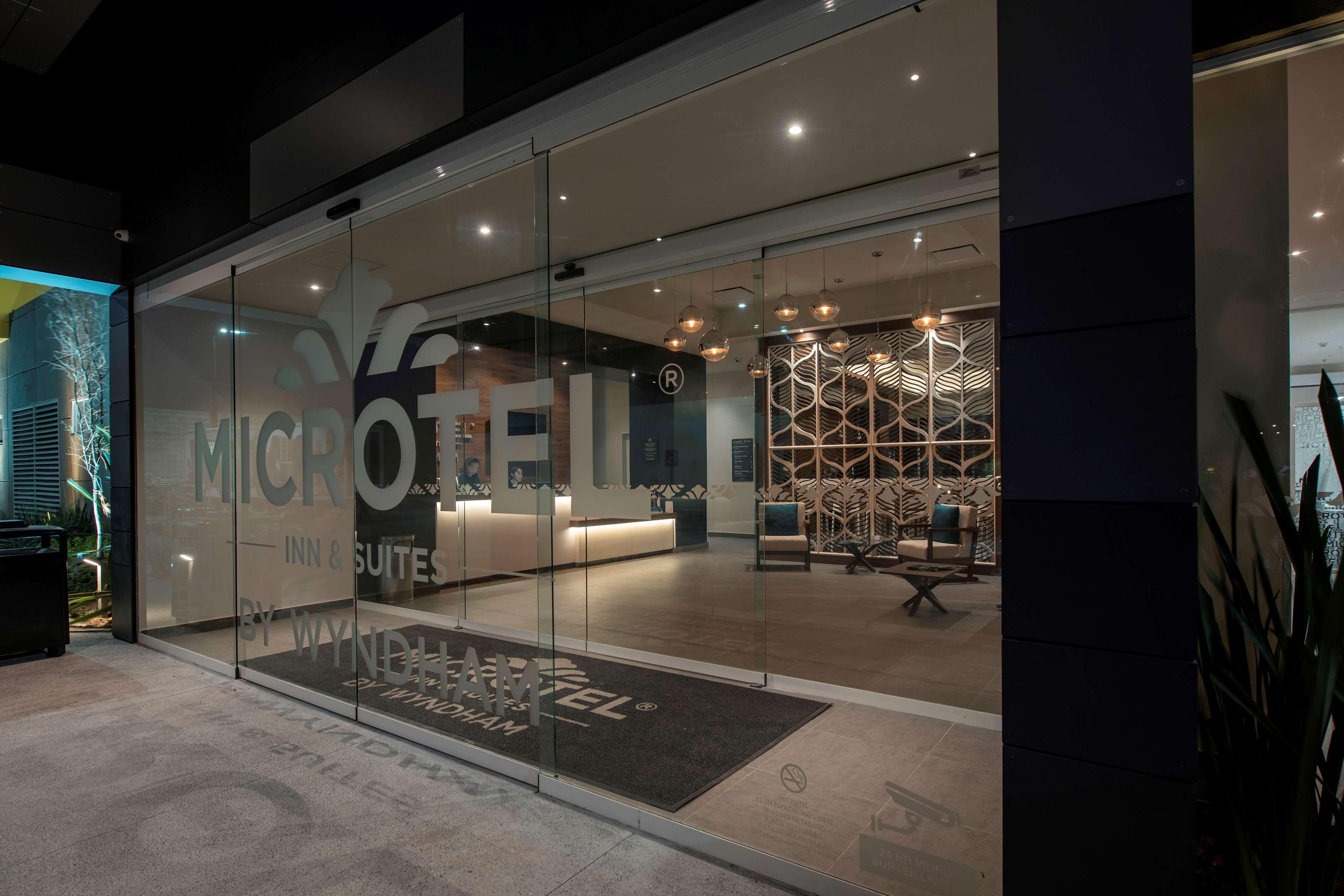 Microtel Inn & Suites By Wyndham San Luis Potosí Esterno foto