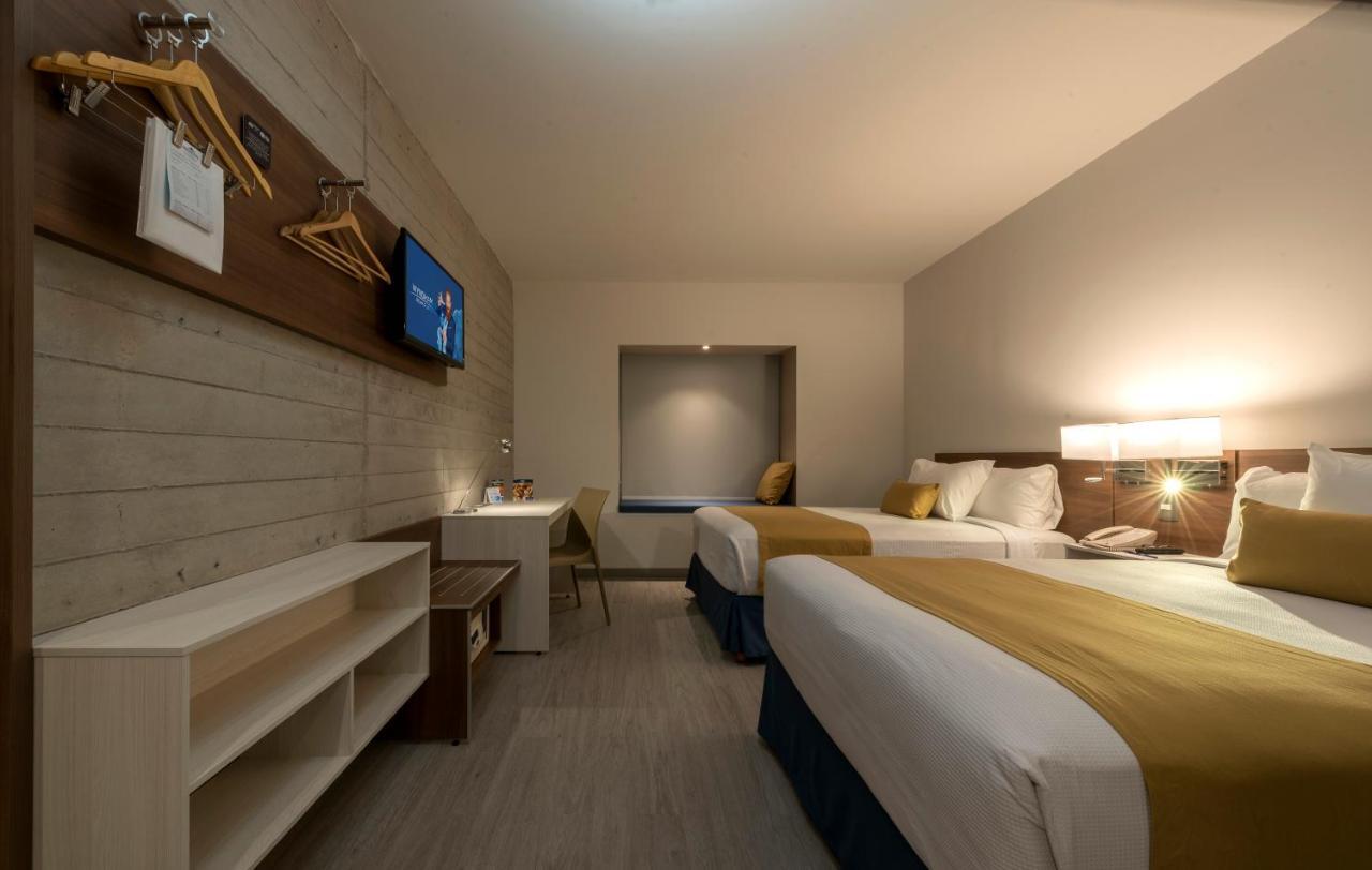 Microtel Inn & Suites By Wyndham San Luis Potosí Esterno foto