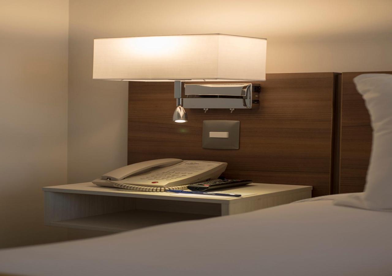 Microtel Inn & Suites By Wyndham San Luis Potosí Esterno foto