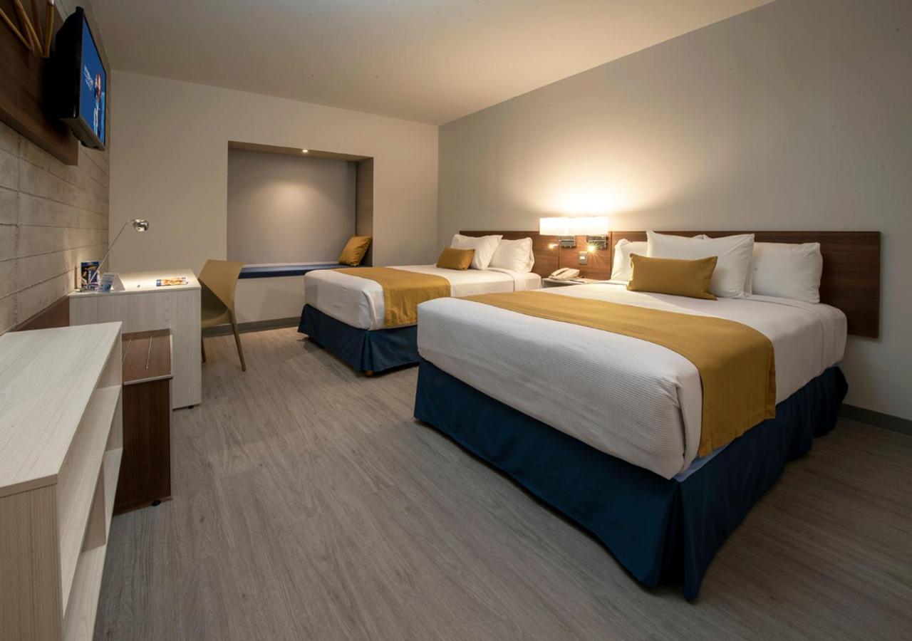 Microtel Inn & Suites By Wyndham San Luis Potosí Esterno foto